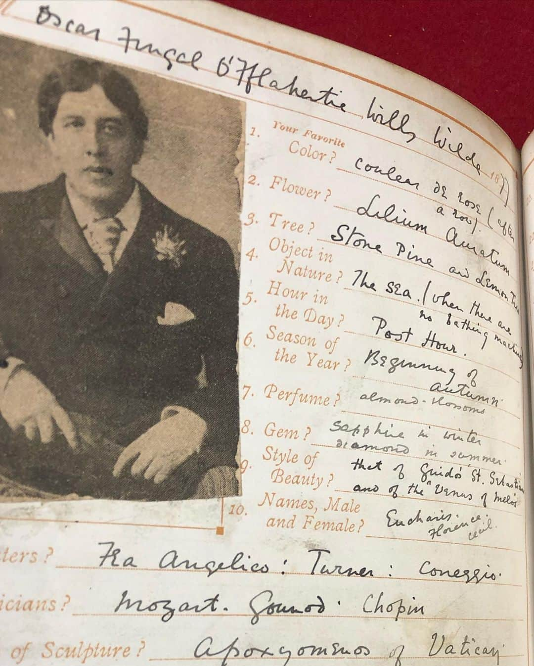 サザビーズさんのインスタグラム写真 - (サザビーズInstagram)「Oscar Wilde’s “Confessions”: Wilde filled in this questionnaire when he was on the cusp of stardom in 1877. His replies sparkle with ebullience and wit – exactly what you would expect from this bold young writer, still in his early twenties but already experiencing his first taste of fame. 🌟  Across 39 questions he details all his favourite - and least favourite - things:  Your idea of happiness? ‘Absolute power over men’s minds, even if accompanied by chronic toothache’   Your idea of misery? ‘Living a poor and respectable life in an obscure village’   What is your dream? ‘Getting my hair cut’   What is your favourite object in nature? ‘The sea (when there are no bathing machines)’ 🌊   Book to take up for an hour? ‘I never take up books for an hour’   What are the sweetest words in the world? ‘Well done!’   What are the saddest words? ‘Failure’  This questionnaire - likely filled in for an admiring fan - freezes the young Oscar in a moment in time, but also provides a chilling prophecy of what was to come. His answer to the final question ‘What is your aim in life?’ reads ‘fame, or even notoriety’.  This slice of literary history comes to sale from the collection of actor and director Steven Berkoff (b.1937), the villain in James Bond’s Octopussy who has a special connection with Oscar Wilde, having directed an interpretation of Salome to great acclaim in the 1980s. It was around this time that he started collecting first editions of Wilde’s works (a number of which we are offering in our sale this week), and of course this album too.   Bidding on Sotheby’s Summer Miscellany Sale of Books and Manuscripts closes at 14.00 BST today. #SothebysBooks #OscarWilde 📖」8月4日 18時38分 - sothebys