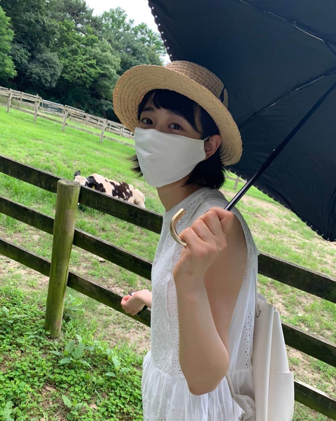 河村花さんのインスタグラム写真 - (河村花Instagram)「🐮 #いつの日かの #牛 #寝てた  #河村花」8月4日 18時31分 - hana_kawamura