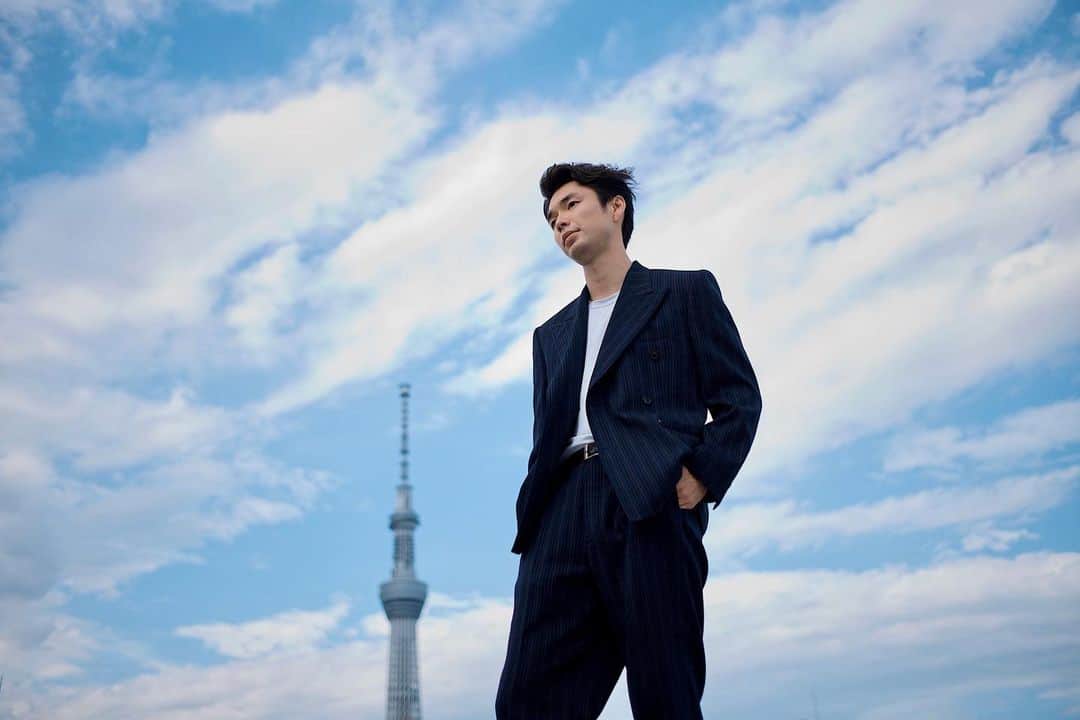 のインスタグラム：「明けました🏙 ﻿ suits @maisonmargiela by @johngallianoofficial ﻿ photo @mishimataiki ﻿ special thanks @go_akimoto ﻿ ﻿ #maisonmargiela #margiela #suits #johngalliano #leicam10p #マルジェラ #スーツスタイル #東京スカイツリー」