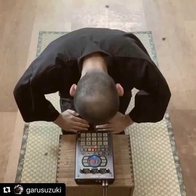 のインスタグラム：「​A traditional Japanese nursery song done with an instrumentally Japanese ring to it and a Lo-Fi hip-hop style mixed in for a mysterious new perspective on the song… Add in the special video effect, and oh man, you've got one sweet performance!! #Repost @garusuzuki with @make_repost ・・・ Daily Beats 53 - GAROO from GULLAB! LAB The beat from Remix track “Antagata-Dokosa (Where are you from?)" Japanese traditional Warabeuta. - - - #sampling #lofivibe #vaperwave #instamusic #trackoftheday #pickupbeats #musicproducer #spbeatmakers  #soundproducer #beatmaking #chillhop #lofimusic #loungemusic #electronicmusician. #spbeatmakers #chillhop #futurebeats #beatmaker #lofibeats #pickupbeats #privatestudio #sbbeattape #electronica #sp404sx #rolandspotlight #roland #sp404freaks #boombap #garoo @roland_us @roland_brasil @roland_uk @roland_aus @rolandcanada @roland_peru」