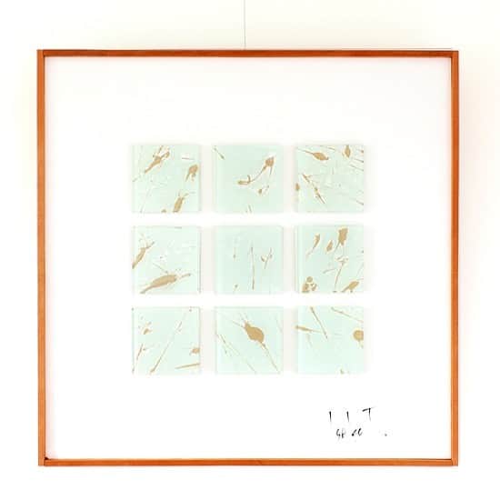 comb de shioさんのインスタグラム写真 - (comb de shioInstagram)「アートのある生活、始めませんか？﻿ ﻿ glass art works by Isako TODA﻿ ﻿ #暮らしに笑顔を ﻿ #オブジェ ﻿ #アートのある暮らし ﻿ ------------------------﻿ 【作品リスト】﻿ ﻿ ■ アートガラスパネル「dance of tears」 W-035 ﻿ オンラインショップ掲載中です。﻿ ﻿ ﻿ #combdeshio﻿ #コムデシオガラス ﻿ #コムデシオ ﻿ #ガラス作家杜多一菜子﻿ #インテリアアートパネル﻿ #インテリア好きな人と繋がりたい﻿ #インテリアデザイン﻿ #おしゃれインテリア #インテリアアート #玄関インテリア #玄関飾り #壁掛けインテリア #おしゃれな部屋  #抽象画アート #抽象画 #寝室インテリア  #モダンアート ﻿ ﻿ #art #artistsoninstagram #artwork #abstract #contemporaryart #modernart #artist  #interiorart #painting  #interiorartwork」8月4日 18時49分 - comb_de_shio