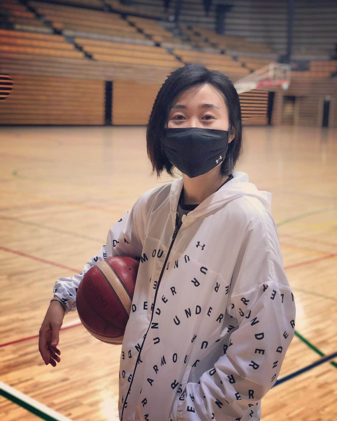 本橋菜子さんのインスタグラム写真 - (本橋菜子Instagram)「🏃‍♀️🏋️‍♂️ ・ スポーツマスクってどんななんだろうって思ってましたが、、 つけて納得！✨ ・ 口と鼻のところに空洞があり、 とっても息がしやすいです！！ フィット感は抜群で、でも感覚的にはまるでマスクをつけてない感じ😳 すごく自然に呼吸ができます。 ・ ・ もっと早く欲しかったと思うくらい…笑 ・ 皆さんも是非一度お試しを！！ ・ #UAスポーツマスク　#スポーツマスク  #アンダーアーマー　#Underarmour #パフォーマンスマスク#UASPORTSMASK」8月4日 18時49分 - nakomotohashi