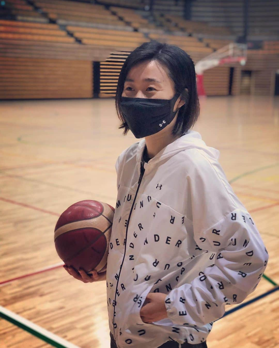 本橋菜子さんのインスタグラム写真 - (本橋菜子Instagram)「🏃‍♀️🏋️‍♂️ ・ スポーツマスクってどんななんだろうって思ってましたが、、 つけて納得！✨ ・ 口と鼻のところに空洞があり、 とっても息がしやすいです！！ フィット感は抜群で、でも感覚的にはまるでマスクをつけてない感じ😳 すごく自然に呼吸ができます。 ・ ・ もっと早く欲しかったと思うくらい…笑 ・ 皆さんも是非一度お試しを！！ ・ #UAスポーツマスク　#スポーツマスク  #アンダーアーマー　#Underarmour #パフォーマンスマスク#UASPORTSMASK」8月4日 18時49分 - nakomotohashi