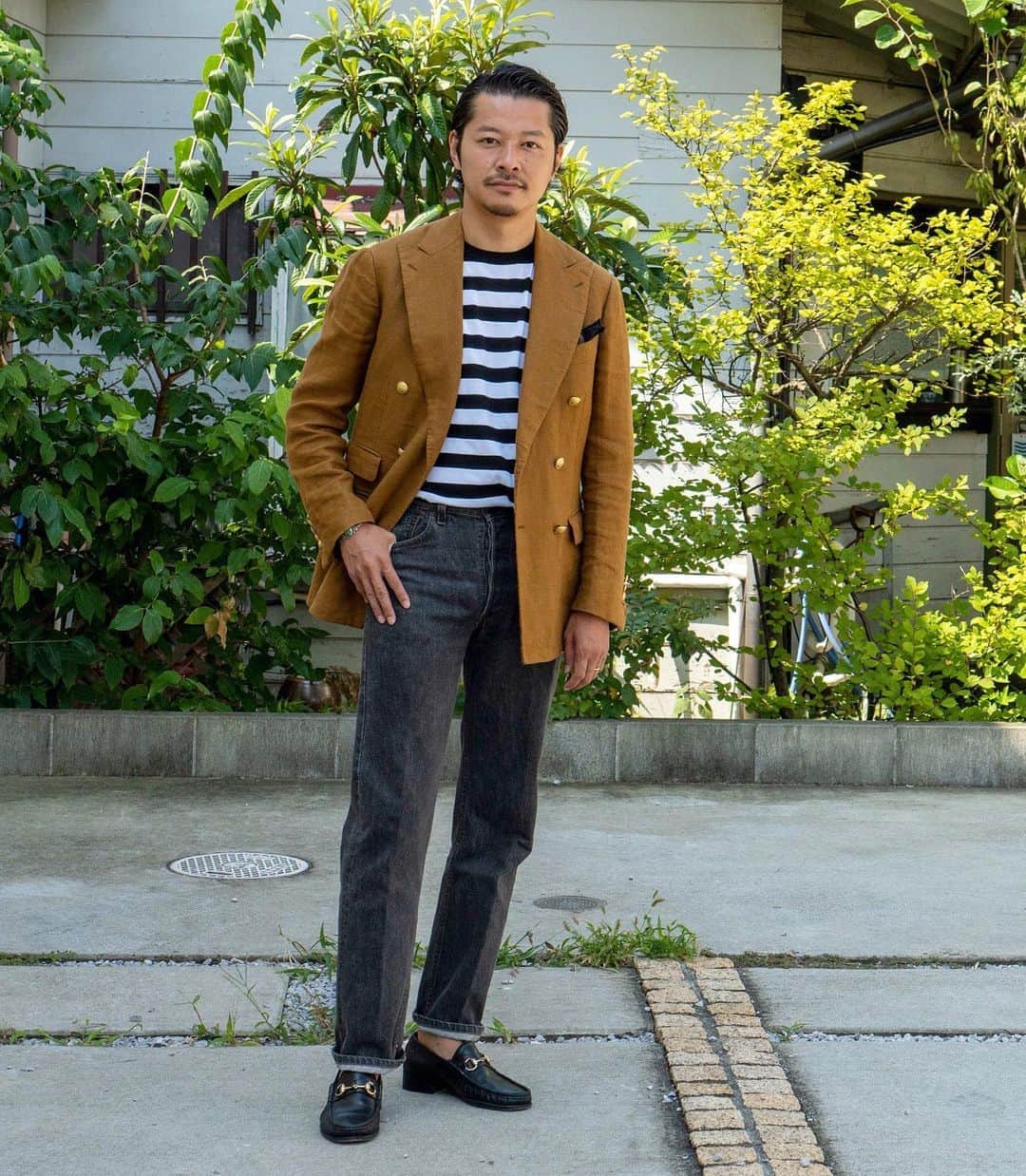 高田朋佳のインスタグラム：「“Summer jacket style”  ———————————————————————— #summerstyle #mensstyle #mensstyleguide #menswear #blazerstyle  #takadachannel #youtuber #onlyone #newcolonialstyle #jetset #singapore #luxuryresort #colonyclothing #singaporelife #singaporestyle  #lifestyle #fashion #mensfashions #dapper #igfashion #sprezzatura」