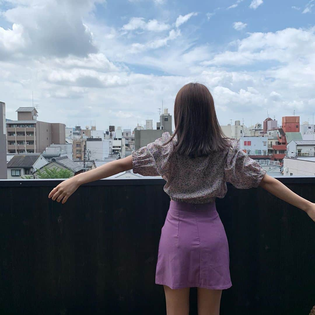 山尾梨奈さんのインスタグラム写真 - (山尾梨奈Instagram)「〻 @zizi.kyoto の朝のテラス☀︎ 雨予報が嘘みたいに暑かったです！. . 昨日の投稿の答えは4枚目♡ 奥に見えるのは確か知恩院の黒門かな. . . #kyoto #京都ホテル #祇園ホテル #推し京都」8月4日 19時17分 - yamarina_1210