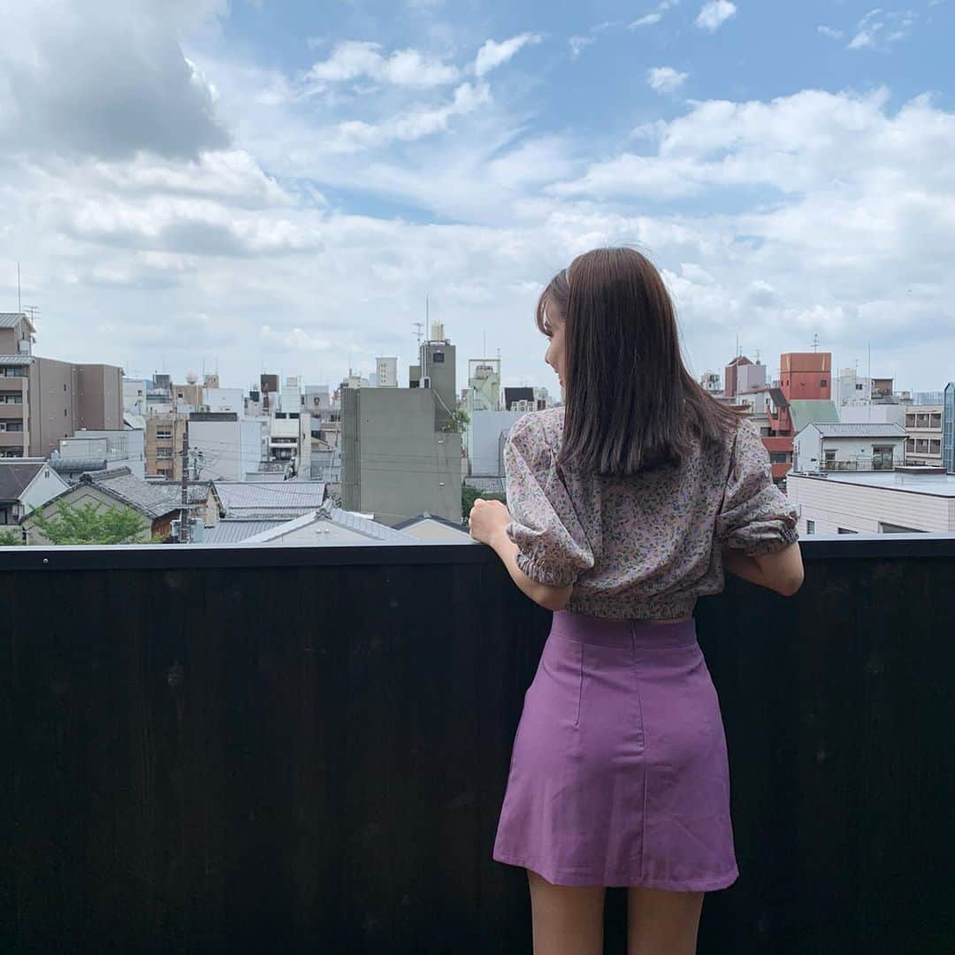 山尾梨奈さんのインスタグラム写真 - (山尾梨奈Instagram)「〻 @zizi.kyoto の朝のテラス☀︎ 雨予報が嘘みたいに暑かったです！. . 昨日の投稿の答えは4枚目♡ 奥に見えるのは確か知恩院の黒門かな. . . #kyoto #京都ホテル #祇園ホテル #推し京都」8月4日 19時17分 - yamarina_1210