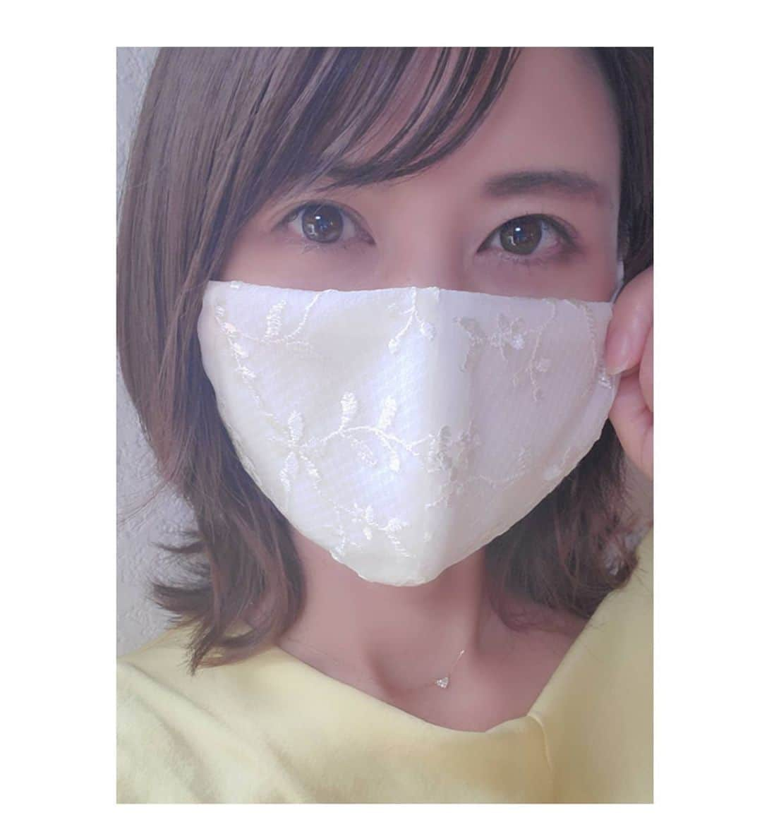 鈴木理香子さんのインスタグラム写真 - (鈴木理香子Instagram)「お世話になったお店で作られたマスクが 届きました😆🌻 @cantabella.japan  可愛らしいデザインに気持ちが上がります😊⤴️  今年はマスクの夏☀️ 例年よりも小まめに水分補給をして 熱中症にお気を付け下さいね💦  そして、8月に入り『日テレNEWS24』の 担当曜日が変わりました☺  🍀月曜日 the social 12時～15時  🍀水曜日 15時～22時30分 🍀金曜日 深夜1時～朝方6時  皆様、疲れも溜まっていると思いますが😣 何とか乗り越えていきたいですね😌  #マスク #手作りマスク #小まめに #水分補給 #夏 #熱中症 #熱中症対策 #気を付けて #thesocial #日テレNEWS24 #セントフォース #鈴木理香子」8月4日 19時23分 - rikako.suzuki