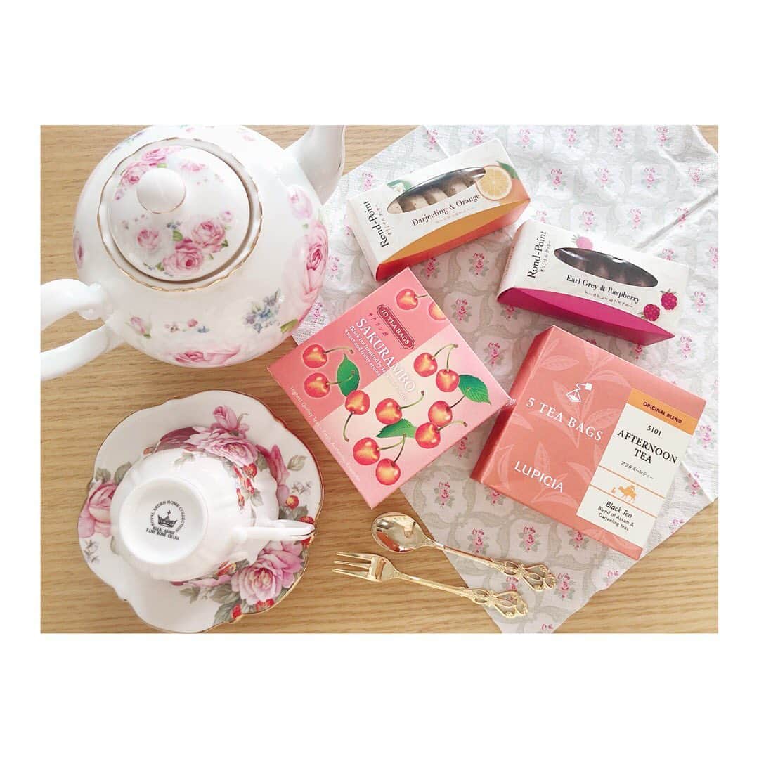小河結香のインスタグラム：「おうちdeおやつ🧁☕️💕 最近のおやつ事情😍 ✔️LUPICIAのティーセット ✔️Pastelのピーチプリン ✔️手作りフレンチトースト　 またコロナがアレなんで おうち時間再始動🏠 #おうち時間 #お家おやつ #lupicia #pastel」