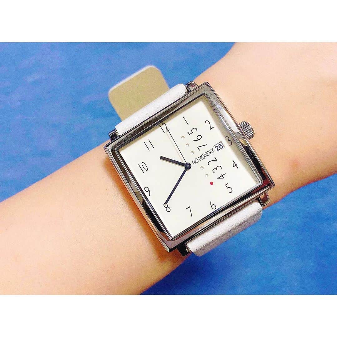 寺下智香（プロボウラー）のインスタグラム：「＊ＰＲ＊  @nomonday_jp 様から頂いた時計⌚️💓 シンプルでオシャレ、形も四角で可愛い😍  クーポンコード《chikagh》で１０%オフです✨  #ノーマンデー #時計 #腕時計 #手元倶楽部 #nomonday #@nomonday_jp #pr」