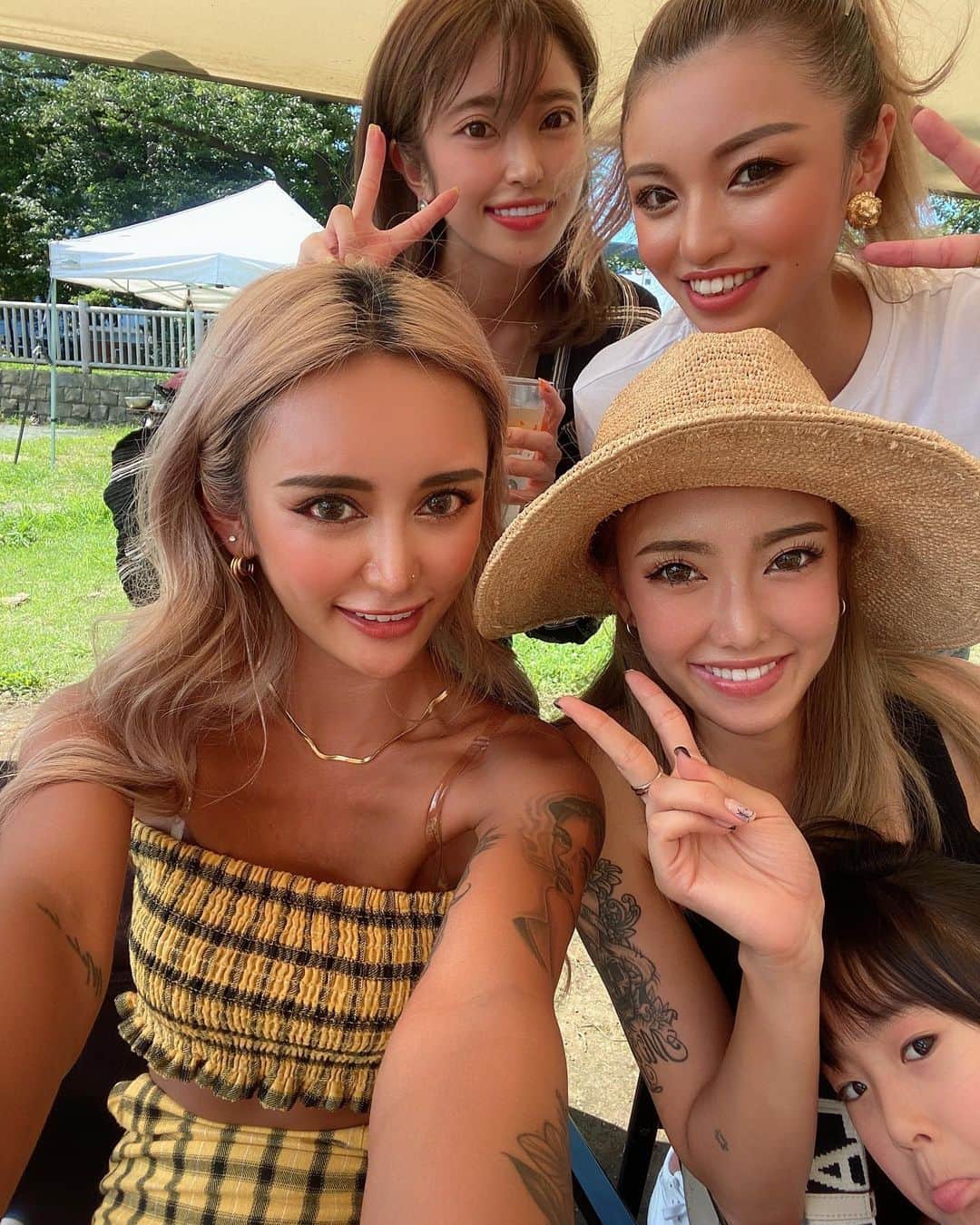のインスタグラム：「穴子の高級鰻は不味かった… がしかし！！ 穴子は子供にめちゃくちゃ好かれる❤️ 穴子、鬼にされる…(子供より鈍い)  穴子、鳩取ってきて！！！ …死ぬwwwwwKIDS達可愛かった🥰  @ooooooooosanshouo   あー楽しかった❤️❤️❤️  #bbq #dayoff」