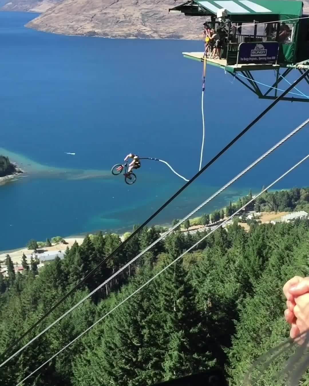 レッドブルのインスタグラム：「yep, we’ll sit this one out 👋  🚴‍♂️ : @mattjonesmtb #redbull #givesyouwings #mtb #bike #bungeejump #newzealand」