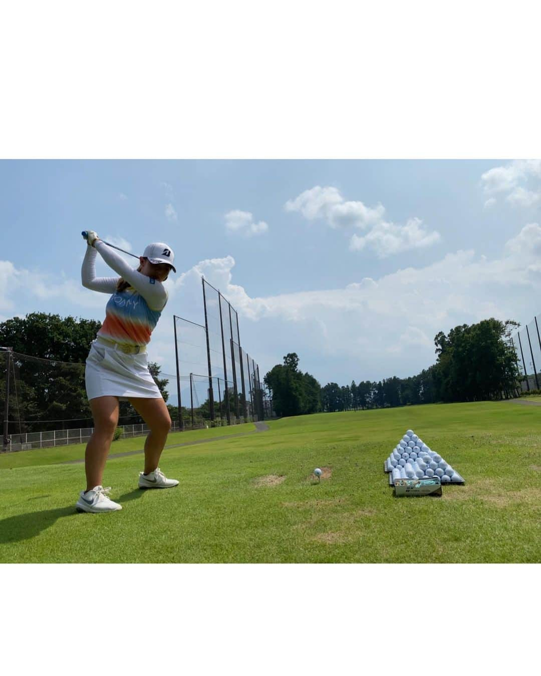 吉田有里さんのインスタグラム写真 - (吉田有里Instagram)「今日はBRIDGESTONE GOLFの新しいTour Bシリーズを試打してきました‼️ ・ ちなみにアイアンはもう変えちゃいました👍✨✨ ・ 多分デザインが気に入る方が多いんじゃないかな…と思いました♥️♥️ お楽しみに😋♥️ ・ スタッフの皆さま暑い中ありがとうございました😊 今日の写真たちです🤳笑 ・ ・ #bridgestone   #ねじれない  #Bマーク  #イメージ通り  #構えやすい  #今秋発売！！」8月4日 19時48分 - yuri_yoshida__