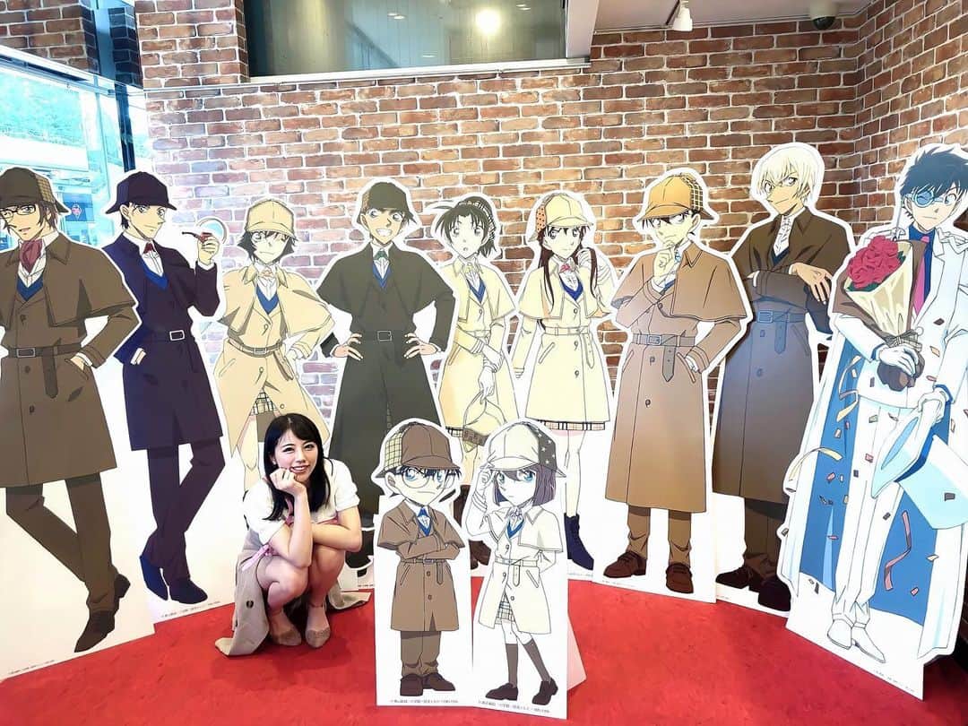 のインスタグラム：「もはやわたしはいるのかいないのかというくらいの写真ですが、 東京ドームにあるコナンプラザに行ってきました🥺💕💕  中学生くらいまで新一と結婚すると思ってたんだけどよく考えたら幼なじみもいなかった☺️☺️ キャラは 1.新一 2.哀ちゃん 3.キッド  歌は 1.夏の幻 2.I can’t stop my love for you 3.Time after time が好きです😘💖💖  2020の映画は先延ばしになったので早く見たいし コナンカラオケしたい😭😭💖  #名探偵コナン#コナン#コナン好きな人と繋がりたい #アニメ#detectiveconan #conan#anime#japaneseculture ##工藤新一#灰原哀#怪盗キッド#赤井秀一 #安室透#コナンカフェ #名探偵コナン好きと繋がりたい #followme#followforfollowback #follow#水道橋#東京ドーム#東京ドームシティ #コナンプラザ#夏の幻 #幼馴染で同級生の毛利蘭と遊園地に遊びに行って #黒ずくめの男の怪しげな取り引き現場を目撃した #ジン　#ウォッカ」