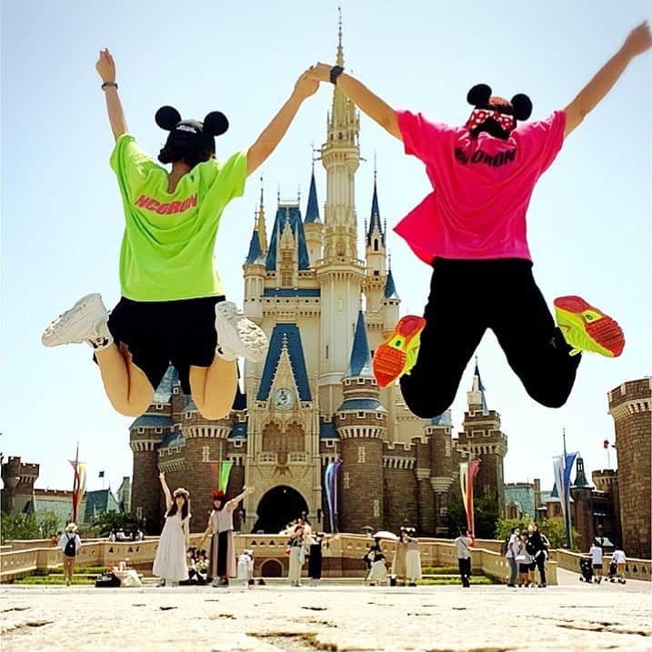 なちゅのインスタグラム：「ディズニーランドに飛びました🏰🤍 ミッキー❤️‼︎ ﾋﾟｮﾝ  #Disneyland #mickeymouse」