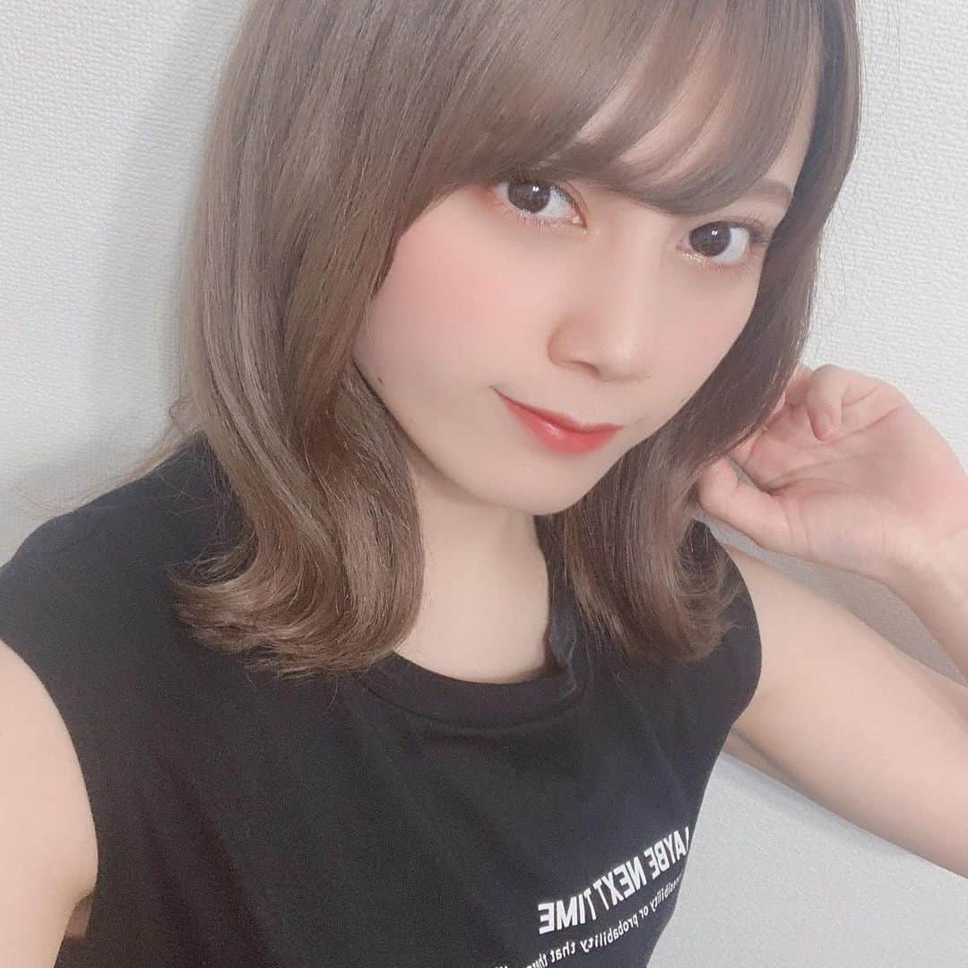 江藤由羽さんのインスタグラム写真 - (江藤由羽Instagram)「最近肩出すのちょっとだけハマり。これでモテるかなあ🔞🔞🔞(手の置き方よく見たら不自然) #今日の顔面 #ノースリーブ #ノースリーブワンピース  #gu」8月4日 20時09分 - chanyu_jp