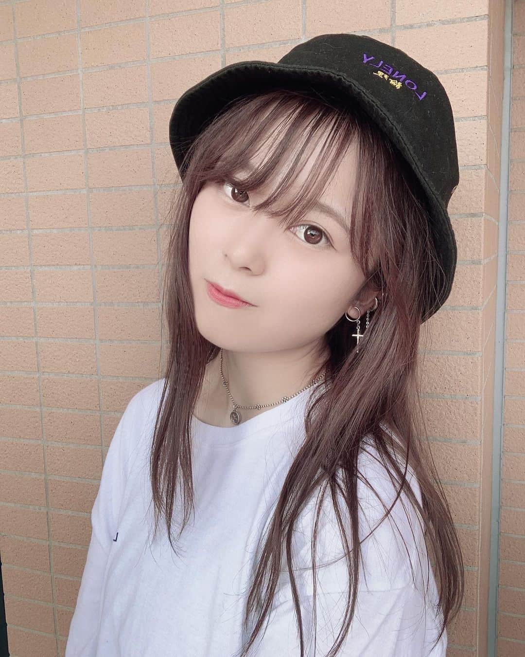 我妻美月のインスタグラム：「髪ボサボサを帽子でおさえつけるはあるあるですよね ᵒ̴̶̷᷄ ᵒ̴̶̷᷅ ． ． . ． #instalike #instagram  #dailylook  #論理lonely #lhp #オスカープロモーション #毎日コーデ #🤍」