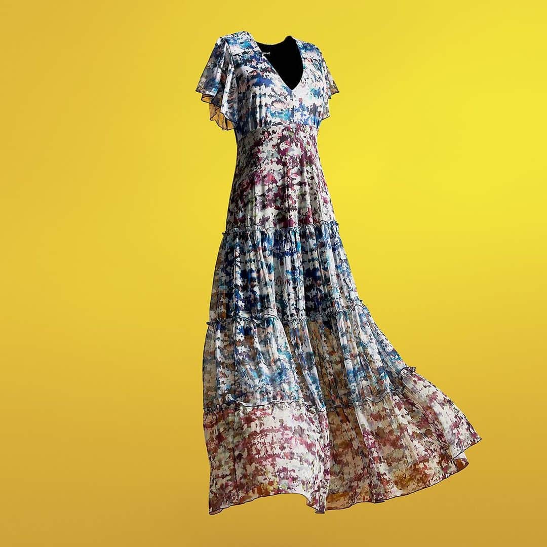 デシグアルのインスタグラム：「Sheer, like its #tulle. Romantic, full of our iconic "camo flowers" and of flounces. Suggestive and comfortable. Impossible to not add it to your list of favourites!」