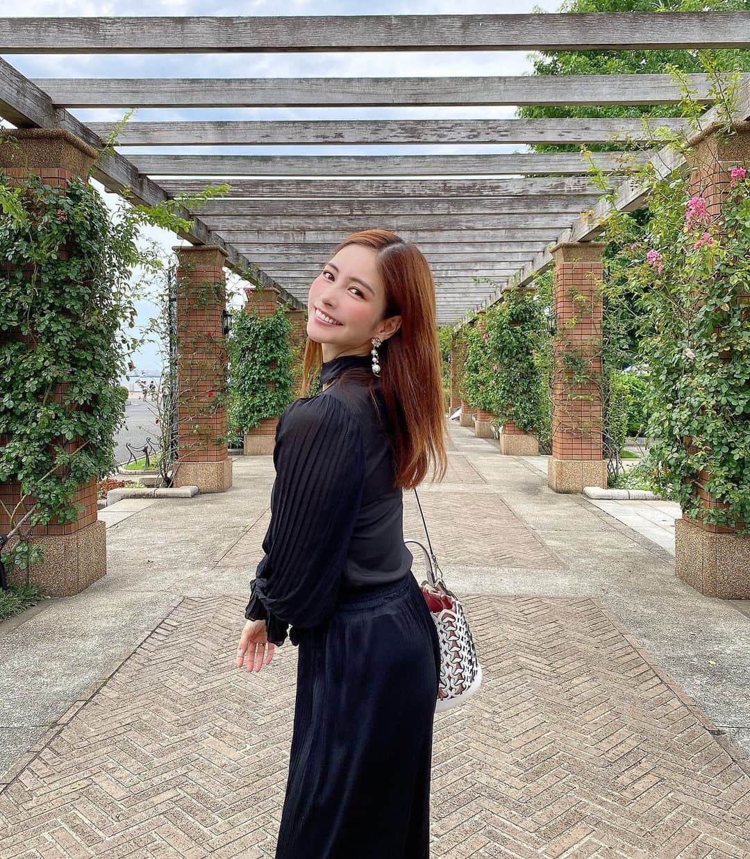 得あゆさんのインスタグラム写真 - (得あゆInstagram)「山下公園🌻→→→→ 横浜の公園はどこも広くて綺麗✨ 道も広くてゆっくりできて 最高だなぁ💭✨ ・ ・ ・ ・ ・ ・ ・ #myroute#マイルート#ヨコハマをスマートに楽しもう#pr#横浜#横浜観光#観光#女子旅#ベイバイク#自転車#サイクリング#カフェ#カフェ巡り#グルメ#食べ歩き#インスタ映え#カメラ女子#撮影#お洒落さんと繋がりたい#散歩#横浜中華街#デート#運動#山下公園#bike#cycling#lunch#yokohama#japanesefood#japanesegirl」8月4日 20時20分 - tokuayu819