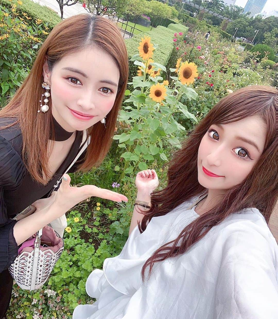 得あゆさんのインスタグラム写真 - (得あゆInstagram)「山下公園🌻→→→→ 横浜の公園はどこも広くて綺麗✨ 道も広くてゆっくりできて 最高だなぁ💭✨ ・ ・ ・ ・ ・ ・ ・ #myroute#マイルート#ヨコハマをスマートに楽しもう#pr#横浜#横浜観光#観光#女子旅#ベイバイク#自転車#サイクリング#カフェ#カフェ巡り#グルメ#食べ歩き#インスタ映え#カメラ女子#撮影#お洒落さんと繋がりたい#散歩#横浜中華街#デート#運動#山下公園#bike#cycling#lunch#yokohama#japanesefood#japanesegirl」8月4日 20時20分 - tokuayu819