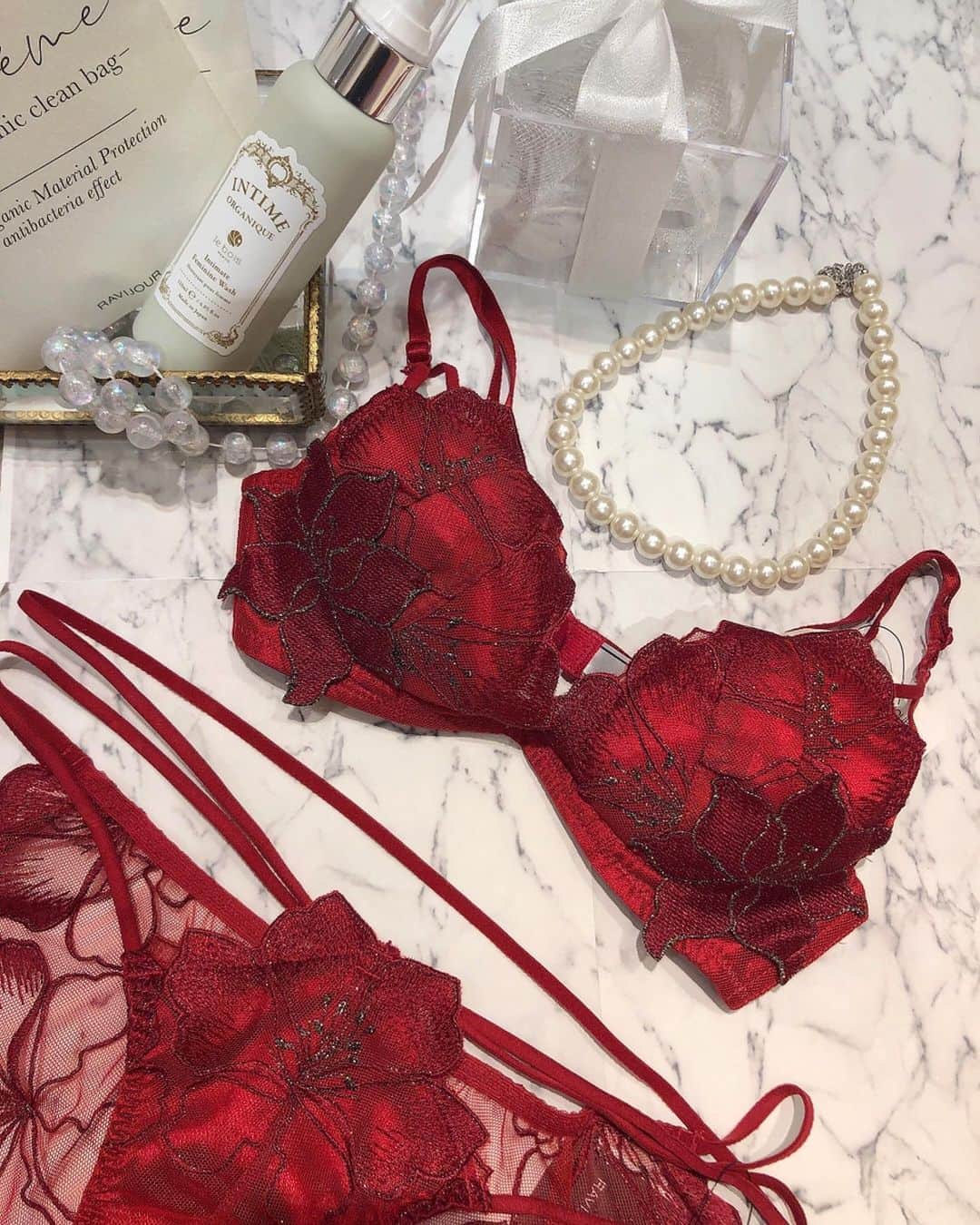 Ravijour札幌4丁目プラザ店のインスタグラム：「#onsale   #フルブルームホットリフト単品ブラ  のご紹介です✨ 詳しくはブログへ✈  #ラヴィジュール #ravijourstaff  #ravijoursapporo  #ravijour_official」