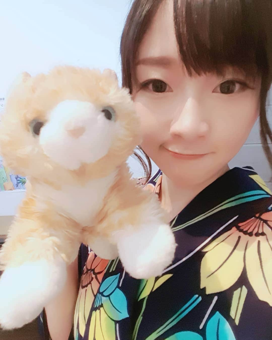 山口綾子さんのインスタグラム写真 - (山口綾子Instagram)「いよいよこのあと21時～です。 楽屋の猫も見たいそうです。  【無観客配信】 『呪怨：呪いの家』ヒット記念！呪いの緊急生配信  配信日時：8/4(火)21:00～23:00(予定) 視聴チケット：￥1,200 チケットはキャスマーケットにて発売中  ご購入はこちらから https://www.loft-prj.co.jp/schedule/loft9/151635  ※アーカイブは配信日より2週間視聴可能 ※配信内容を録画するなどして再配信する行為は禁止させて頂いております。  【出演】 高橋洋（映画監督、『呪怨：呪いの家』 脚本） 平山夢明（小説家） 山口綾子（怪談師） 三宅唱（映画監督、『呪怨：呪いの家』 監督） ※三宅監督の出演は後半から、リモート出演となります  2020年7月よりNetflixにて配信、全世界のホラーファンを震え上がらせた『呪怨：呪いの家』。 監督の三宅唱氏、脚本の高橋洋氏、ゲストとして小説家の平山夢明氏、怪談師の山口綾子さんと、この作品について余すところなく掘り下げていきます。 途中、ツイキャスのコメント機能にて、ネタバレありのQ＆Aコーナーも予定。この機会にぜひ皆さまの疑問や感想を大いにぶつけてください。 また、脚本の高橋洋氏が監督・脚本・撮影・編集を担当したリモート映画『彼方より』を上映。 「ウィズコロナ/リモート時代のJホラーはどう変化していくのか」 といったテーマでも登壇者の皆様に語っていただきます。 作品ファンはもちろん、Jホラーファン必見の内容になること間違いなし！  #呪怨 #呪怨呪いの家 #Jホラー #無観客配信 #ロフト9」8月4日 20時23分 - ayako_kaidan