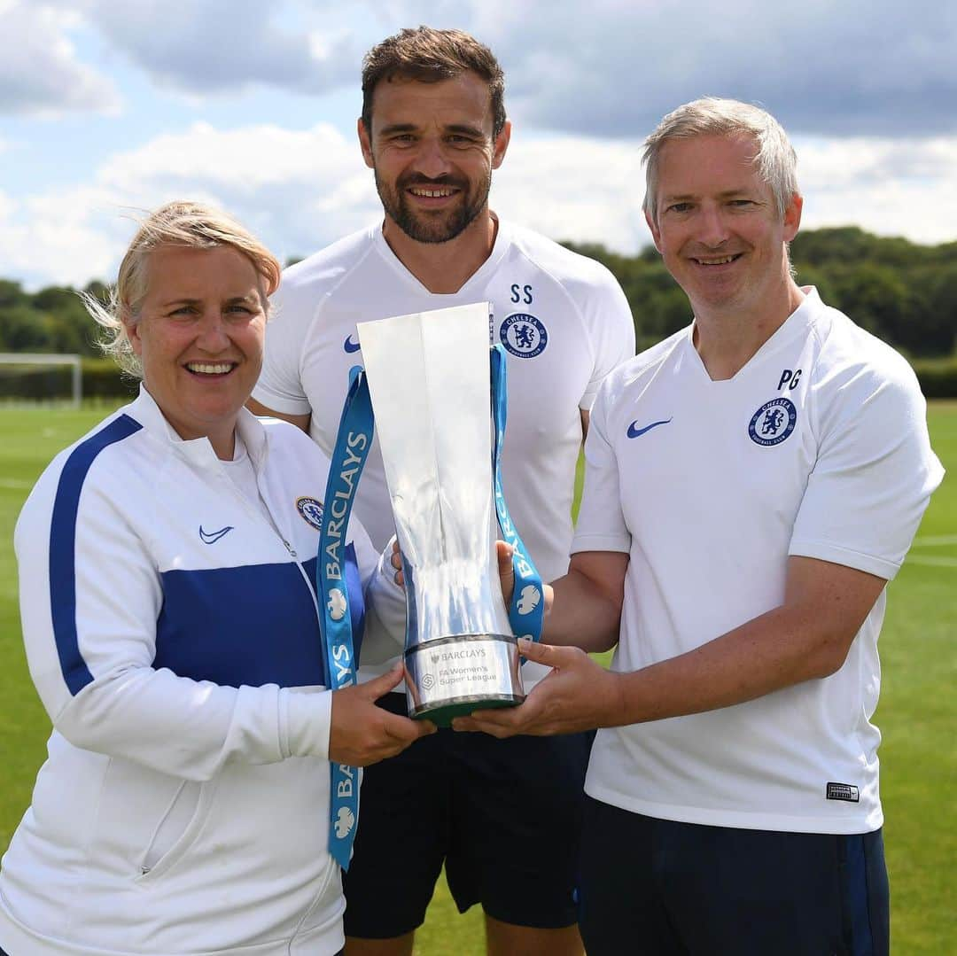 チェルシーFCさんのインスタグラム写真 - (チェルシーFCInstagram)「It was worth the wait! 😉 @ChelseaFCW 𝗳𝗶𝗻𝗮𝗹𝗹𝘆 got their hands on the @BarclaysFAWSL trophy at Cobham yesterday! 👏🏆 #CFCW #CFC #Chelsea」8月4日 20時24分 - chelseafc