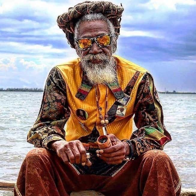 ワカ・フロッカ・フレイムのインスタグラム：「Mother God please give Bunny Wailer the power and energy to come out the hospital 100% healthy 😢🙏🏾 #GetWellBunnyWailer We prayer hard in the states for you.」
