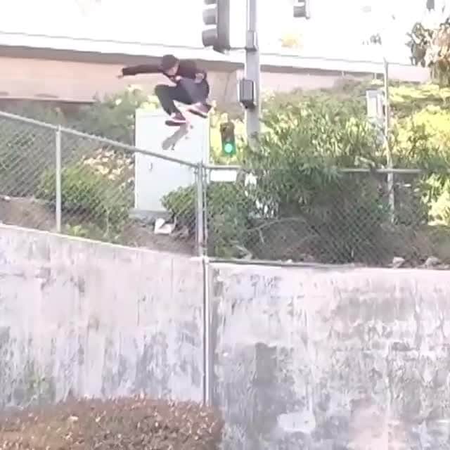 レッドブルのインスタグラム：「throwback to a young @shecks landing this massive kickflip⁣  ⁣ hit the link in our bio to watch Ryan's YOU GOOD raw edit!⁣ 📹: @rickithedude⁣ @redbullskate #skate #skateboarding #kickflip #superfuture #givesyouwings」