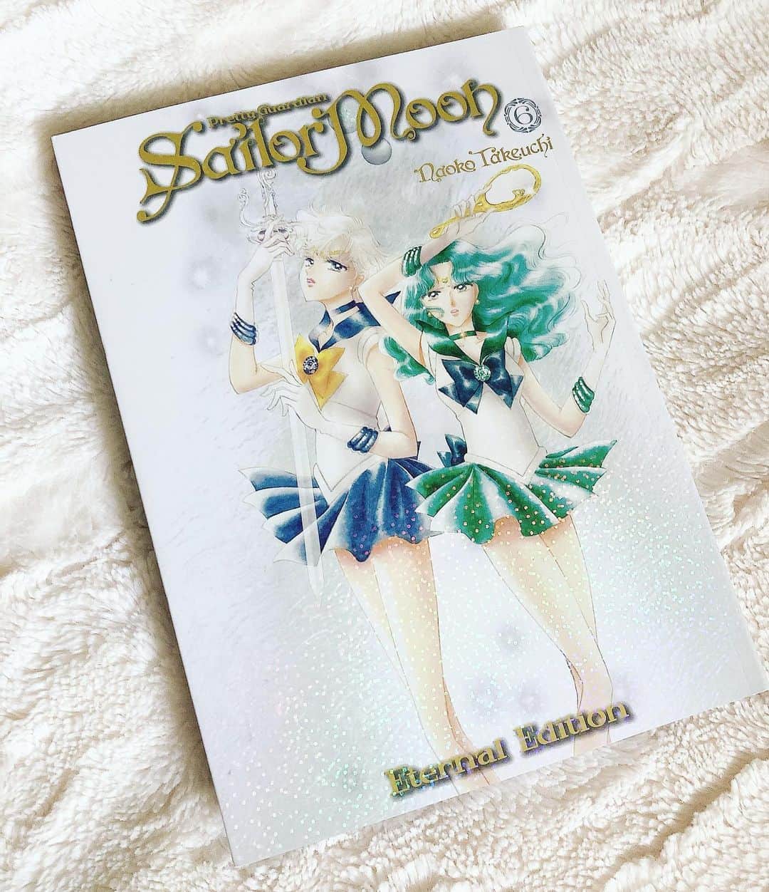 Sailor Moonさんのインスタグラム写真 - (Sailor MoonInstagram)「✨🌙 After Amazon sent 2 damaged books finally got Sailor Moon Eternal Edition 6 from Indigo! Fortunately not damaged! Very pretty! 🌙✨  #sailormoon #セーラームーン」8月5日 6時24分 - sailormoon_sc