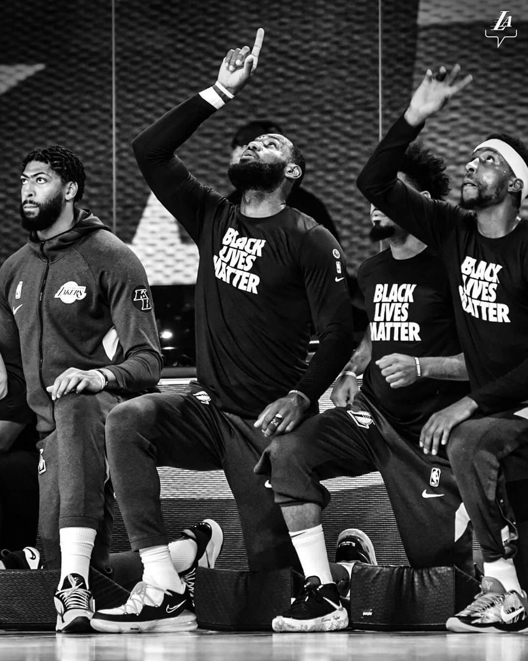 Los Angeles Lakersさんのインスタグラム写真 - (Los Angeles LakersInstagram)「It’s not a movement. It’s a lifestyle. #BlackLivesMatter」8月5日 6時49分 - lakers