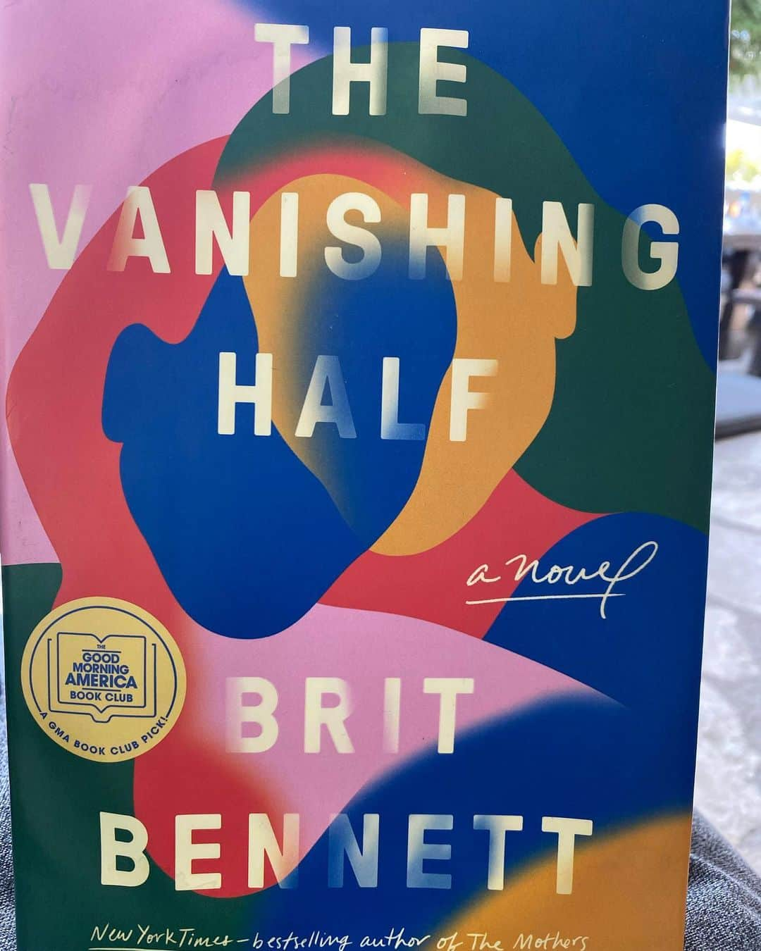 ジョシュ・ギャッドさんのインスタグラム写真 - (ジョシュ・ギャッドInstagram)「What an astounding book. Must read. #TheVanishingHalf #BrittBennett #BookClub」8月5日 6時57分 - joshgad