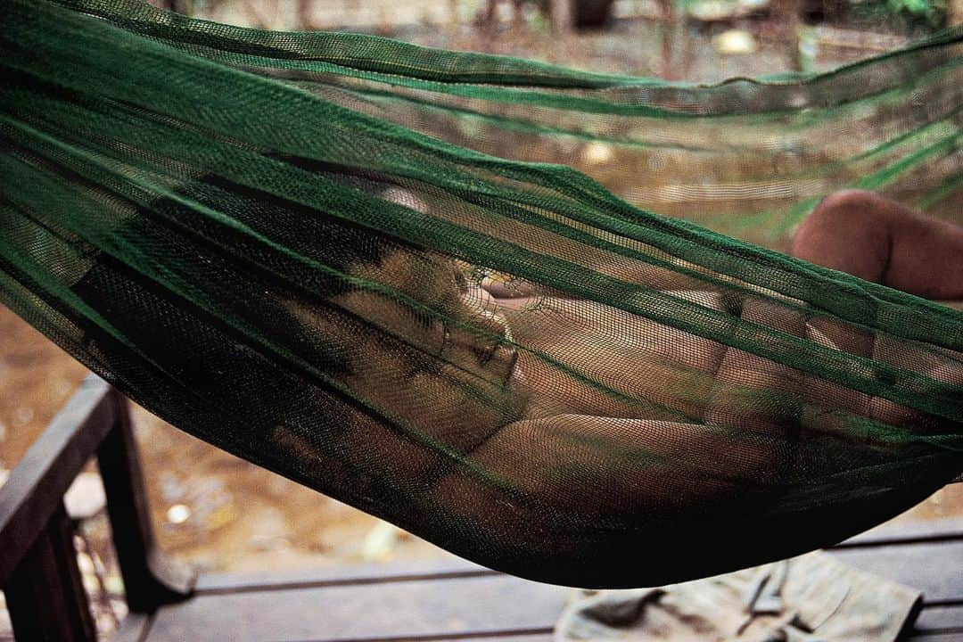 Michael Yamashitaさんのインスタグラム写真 - (Michael YamashitaInstagram)「Babies sleep cradled in fishing nets in Vietnam’s Mekong Delta. #sleepingbaby #mekong #mekongriver #mekongdelta #vietnam #hammocklife」8月5日 6時59分 - yamashitaphoto