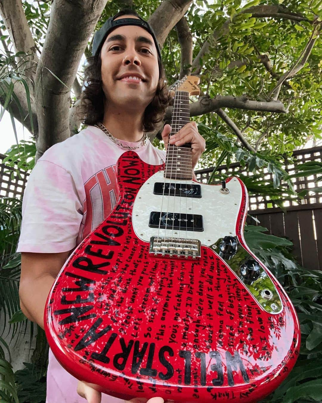 ピアス・ザ・ヴェイルのインスタグラム：「To show our support for the Black Lives Matter movement and to keep the conversation going we are giving away a custom designed/signed @fender guitar! We hand drew the lyrics from our song, ‘King For A Day’ because they are about being pushed to your breaking point and starting a revolution. The Black Lives Matter movement is a revolution happening right before our eyes. Together, we can fight to put an end to racial injustice in the world. Link in bio for details on how to win. All donations go to @colorofchange #FUCKRACISM 🖤🤘」