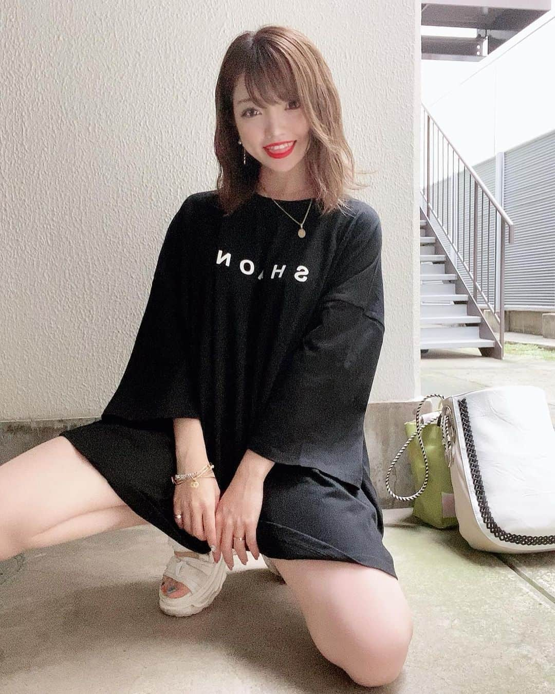 みきでりさんのインスタグラム写真 - (みきでりInstagram)「🖤❤️🖤@shaon.official 🖤❤️🖤 だぼっとBIG Tシャツえげつなく可愛い‼️ しぴたんのお洋服もっと着たい…🔥 ブランド立ち上げ応援してます‼️ クラウドファンディング実施中なので 皆様もぜひぜひ応援お願いします📣✨✨」8月4日 22時21分 - mikidelicious