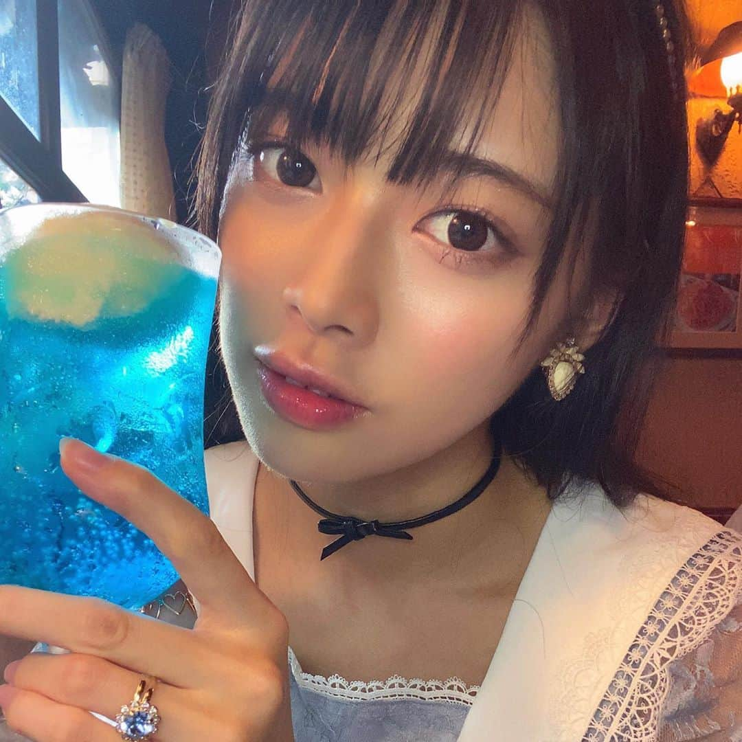 藤田いろはさんのインスタグラム写真 - (藤田いろはInstagram)「﻿ ここのクリームソーダ、カラフルでかわいくて一度行ってみたかったのー！﻿ 青いクリームソーダ、夏っぽくてかわいい🍹💙﻿ 今おろし前髪だから地雷っぽい格好も久々してみたよ🐰💕﻿ ﻿ ﻿ ‪#藤田いろは#グラビア#gravure #japanesegirl #レースクイーン#tokyo  #l4l #aziangirl  #ビジョビ #模特 #뷰티스타그램 #셀카  #cosplay #黒髪ロング#팔로우#소통해요#셀스타그램#モデル #model #그라비아 #日本的 #性感內衣  #性感美女 #性感尤物 #クリームソーダ #純喫茶 #喫茶店巡り #さぼうる #地雷女」8月4日 22時28分 - irohairo1151