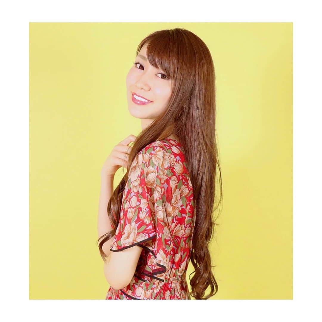 愛聖りさのインスタグラム：「. 最近、少しだけ選ぶ服が 変わった気がします🤔 大人への一歩かな？？？ 花柄好きに変わりはないけど🙄💐 . #model #shooting #longhair  #모델 #촬영 #좋아요 #撮影 #instafashion #instastyle  #instagood #followme」