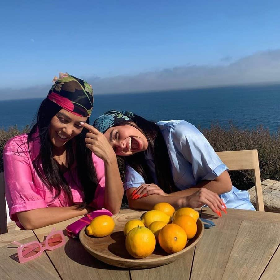 E! Onlineさんのインスタグラム写真 - (E! OnlineInstagram)「Kourtney K. and Addison Rae have struck up a strong friendship these past few weeks, and everything the #TikTok star had to exclusively reveal about her BFF is at the link in our bio. (📷: Instagram)」8月4日 22時46分 - enews