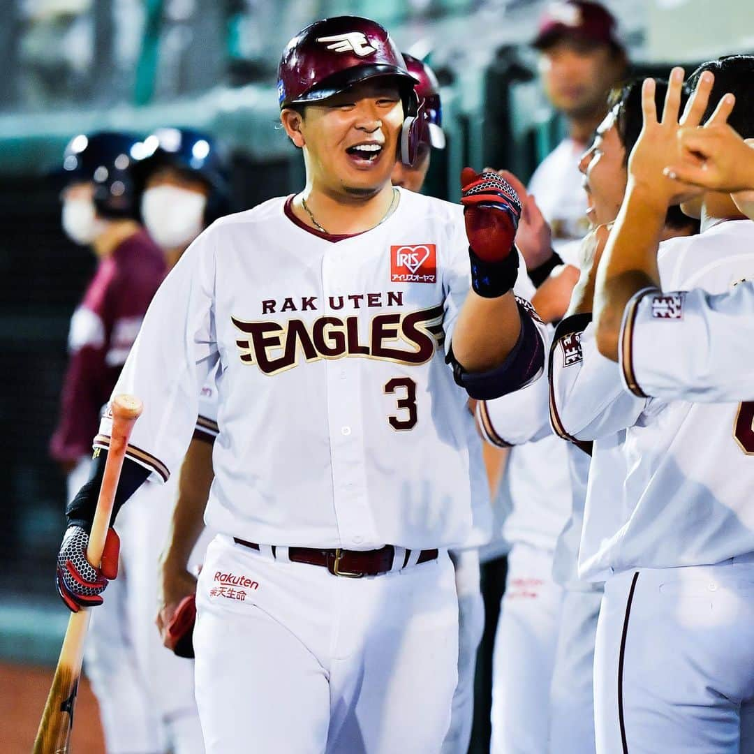 東北楽天ゴールデンイーグルスさんのインスタグラム写真 - (東北楽天ゴールデンイーグルスInstagram)「⚾️ ⚾️E 7-6 H⚾️ 序盤からリードを許す苦しい展開も 8回に浅村選手が14号2ランを放ち逆転勝利‼️‼️ 8回表を無失点で抑えた津留﨑選手がプロ初勝利✨✨ ブラッシュ選手が2安打2打点の活躍💪🏼 9回を締めたブセニッツ選手は3セーブ目👍🏼 #rakuteneagles #NOWorNEVERいまこそ #日本一の東北へ  #浅村栄斗  #津留﨑大成 #ブラッシュ #jabariblash  #安樂智大  #写真もイープレで」8月4日 22時49分 - rakuten_eagles