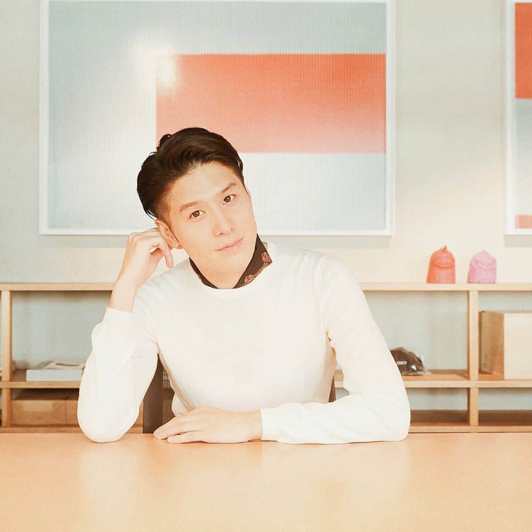 梅川壱ノ介（舞踊家）のインスタグラム：「𝗛𝗼𝗽𝗲 𝘆𝗼𝘂 𝗵𝗮𝘃𝗲 𝗮 𝘄𝗼𝗻𝗱𝗲𝗿𝗳𝘂𝗹 𝗱𝗮𝘆 𝘁𝗼𝗺𝗼𝗿𝗿𝗼𝘄. ￣￣￣￣￣￣￣￣￣￣￣￣￣￣￣￣￣￣￣￣￣ 明日もいい日になるといいなぁーー✨  #梅川壱ノ介 #舞踊家 #撮影 #日本舞踊」