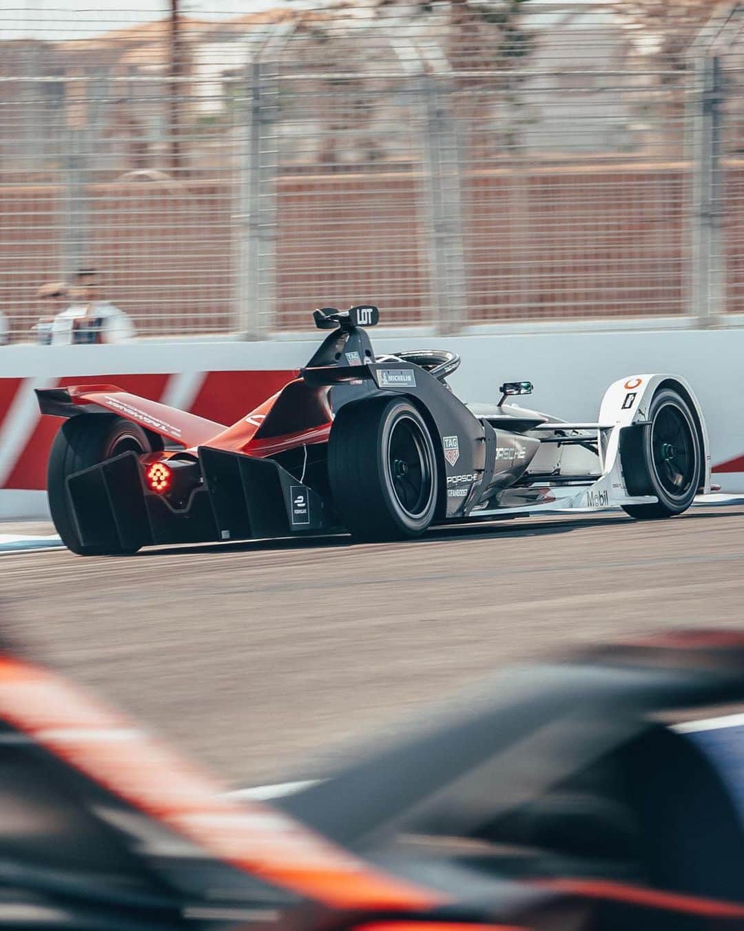 Porscheさんのインスタグラム写真 - (PorscheInstagram)「Intensity, excitement, endurance - the #ABBFormulaE final checks all the boxes. Our @tagheuerporschefe team hits Berlin for the last six races of the season. Don’t miss it: from 5 August.」8月4日 23時09分 - porsche