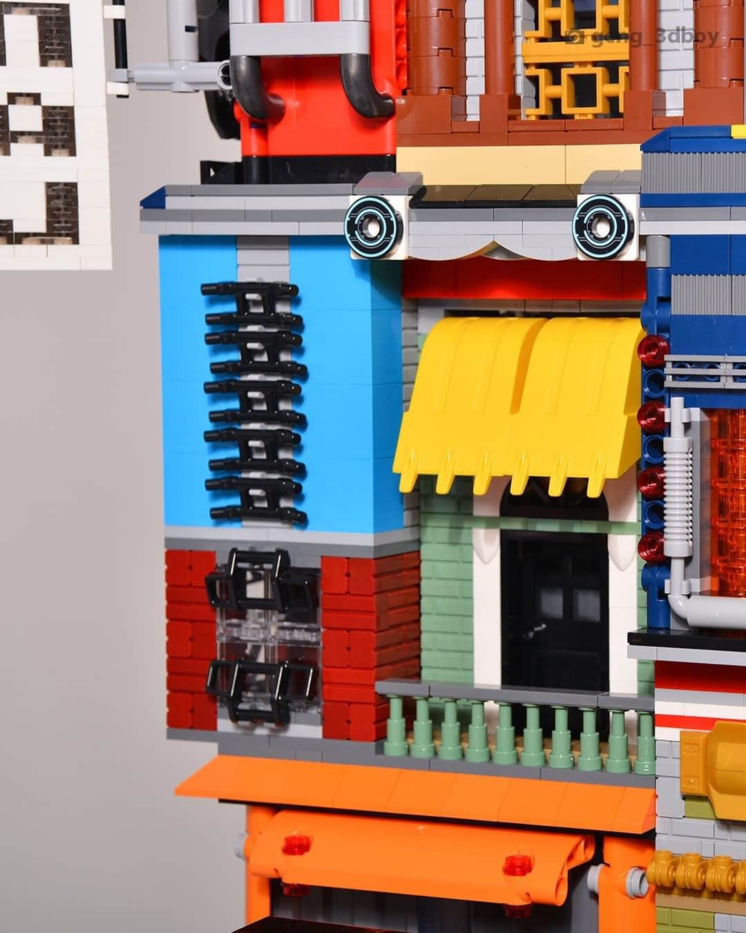 LEGOさんのインスタグラム写真 - (LEGOInstagram)「Cyberpunk architecture brought to life 😍 #RebuildTheWorld #LEGO #Cyberpunk #Architecture   📸 @geng_3dboy」8月4日 23時01分 - lego
