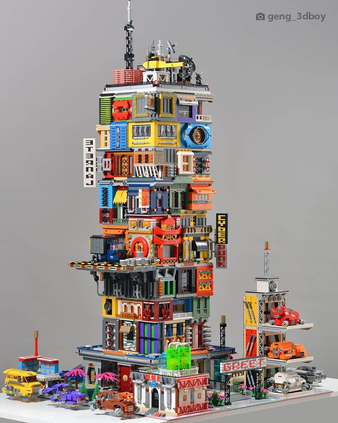 LEGOさんのインスタグラム写真 - (LEGOInstagram)「Cyberpunk architecture brought to life 😍 #RebuildTheWorld #LEGO #Cyberpunk #Architecture   📸 @geng_3dboy」8月4日 23時01分 - lego