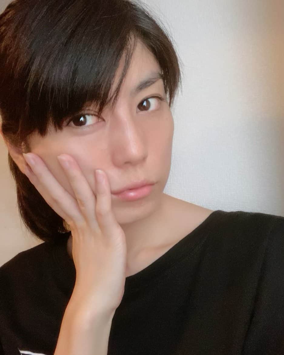 芳野友美さんのインスタグラム写真 - (芳野友美Instagram)「早くもお肌が#小麦色  いつの間に… いや、元々こんなもんだった説もある（笑） #地黒 だからその辺りがいつもハッキリ分からないのです！！！」8月4日 23時04分 - yumi_yoshino_1980