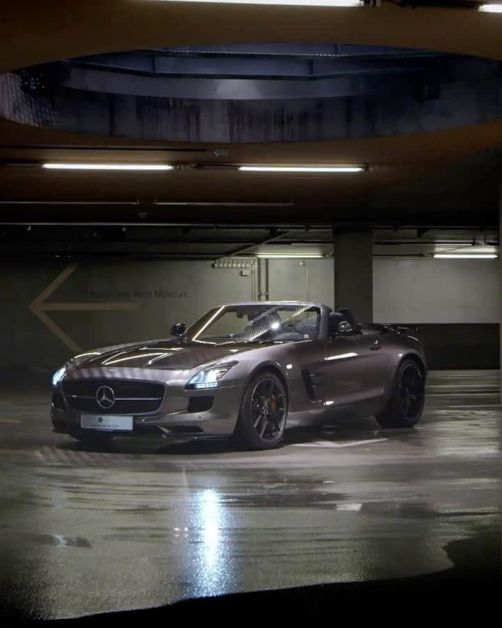 のインスタグラム：「Did you know? The SLS AMG was the first vehicle developed completely independently by @mercedesamg ! #alltimestars is currently offering the very rare Mercedes-Benz SLS AMG GT Roadster Final Edition. Get this beauty now. Being fast is worth it! #MercedesBenz #MB #daimler #MBclassic #MercedesAMG #r197 #GT #SLS  via @mercedesbenzmuseum」