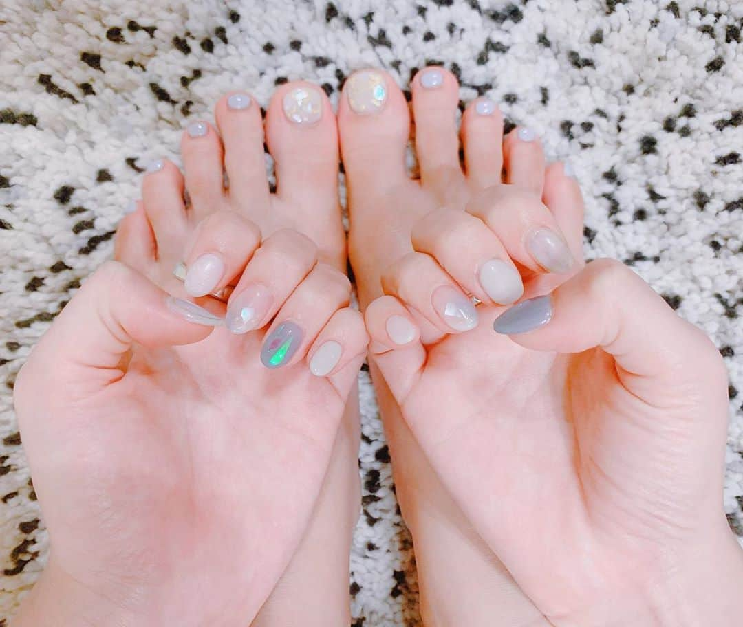 中村比菜さんのインスタグラム写真 - (中村比菜Instagram)「newネイル🐋💙﻿ ﻿ 夏らしくてとってもお気に入り👧🏽﻿ ﻿ #レースクイーン #中村比菜﻿ #ネイル #ちぐはぐネイル #オーロラネイル﻿ #シェルネイル #夏ネイル #フットネイル﻿ #シルバーアクセサリー  #シルバーリング﻿ #Japanese #Japanesegirl﻿ #Racequeen #레이싱걸 #네일 #네일샵﻿ #일본인 #코스프레 #오다이바」8月4日 23時12分 - ohinachan017