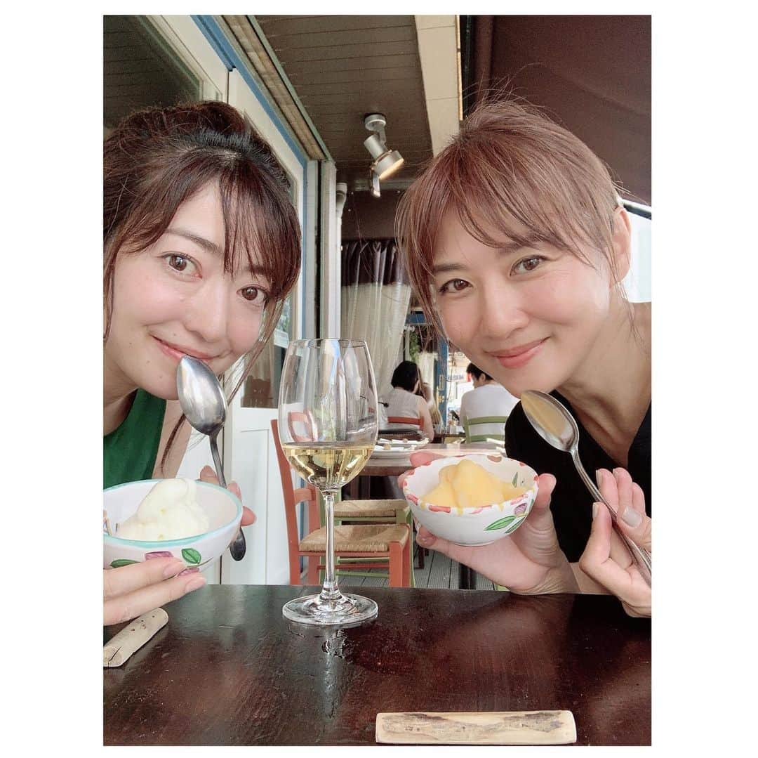 山崎直子のインスタグラム：「今日は暑かった〜🤗💦 アイス🍨日和だったな✨ ・ ・ ・ #梅雨明け して嬉しいのだけれど...#肌痛い #日焼け しちゃったな🤣#夏 #summer #icecream #🍨 #2020夏 #🌞 #アイス部 #毎日食べたい ❣️」