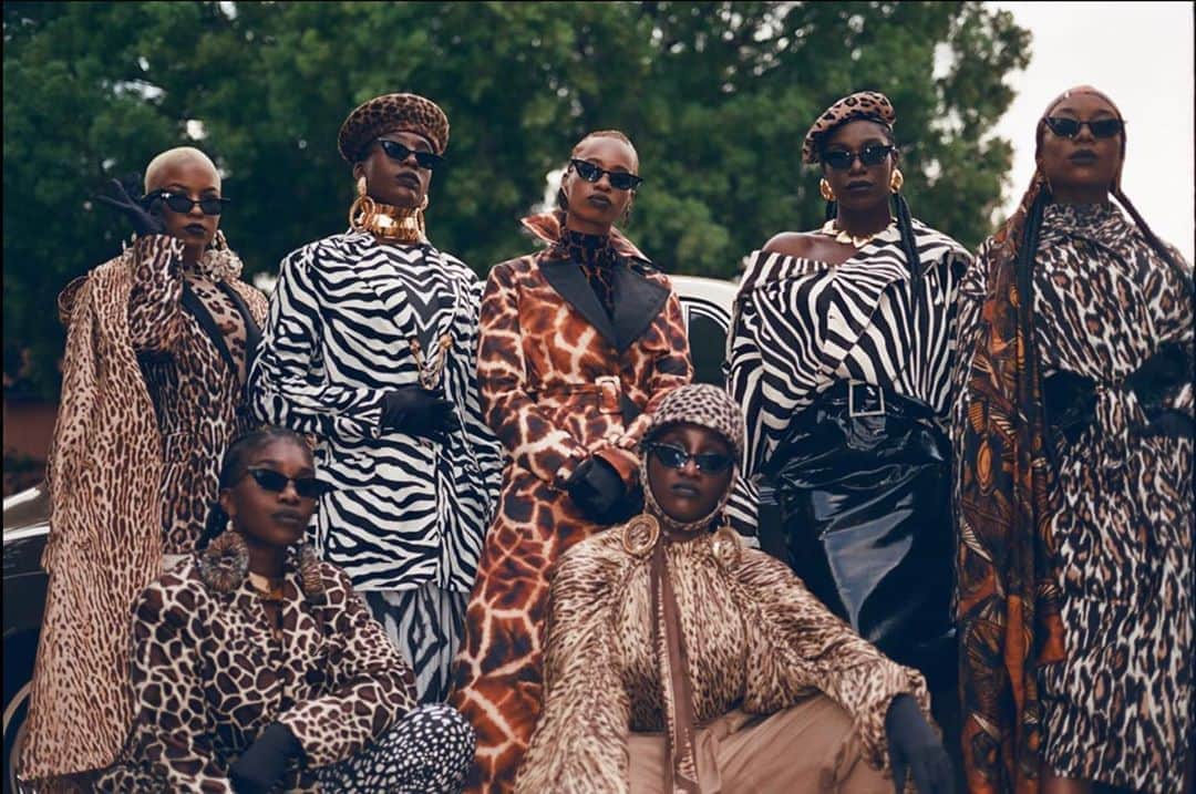 Monica Sordoのインスタグラム：「GANG GOALS! Artist @kany16 Wearing our Cubagua Earrings for @beyonce ‘s Visual Journey -Black Is King- styled by the wonderful @zerinaakers #BlackIsKing #MonicaSordo  • • Via @vogue : The film’s beauty statements are impressive. A direct reference to the traditions of multiple cultures. These elements combined make for a stunning film and the fulfillment of Beyoncé’s mission statement. She outlined the thought process behind the narrative and the importance of Black artists reclaiming their stories. “Black Is King is a labor of love. It is my passion project that I have been filming, researching, and editing day and night for the past year. I’ve given it my all, and now it’s yours,” she wrote. “Believe that when Black people tell our own stories, we can shift the axis of the world and tell our real history of generational wealth and richness of soul that are not told in our history books.”」