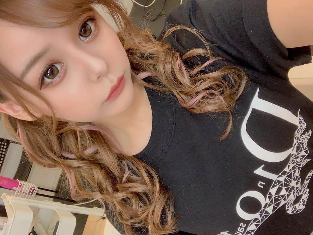 MIAのインスタグラム：「きゅん？ . . . #キャバ嬢 #キャバクラ#ハーフ #歌舞伎町 #すすきの#ミナミ #中洲 #ロング #エクステ #ダンサー  #ショーパブ  #プリティーウーマン #プリティーウーマンみあ」