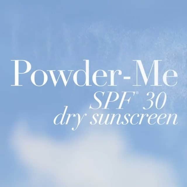 のインスタグラム：「【数量限定】 パウダーミー SPF30/PA+++ 2.5g×2(専用ブラシ付き)﻿ ﻿ なくなり次第終了です。﻿ ﻿ 【カラー】﻿ トランスルーセント、ヌード﻿ ﻿ フェイスにもボディにも使えるマルチパウダー。﻿ パウダータイプなので、一般的なクリームタイプやローションタイプのサンスクリーンと違い、手軽に使えて、汗にも流れにくい。﻿ 成分に含まれている酸化チタンはミネラルのなかでも紫外線防止効果の高さで知られる有効成分。﻿ また、ナチュラルクレイ（土・粘土）やザクロエキスを配合したミネラルパウダーで、肌を穏やかにし、健やかに整えます。﻿ UVB・UVA波もしっかりカット。﻿ 一年を通じてマルチに活躍するサンスクリーンパウダーです。」