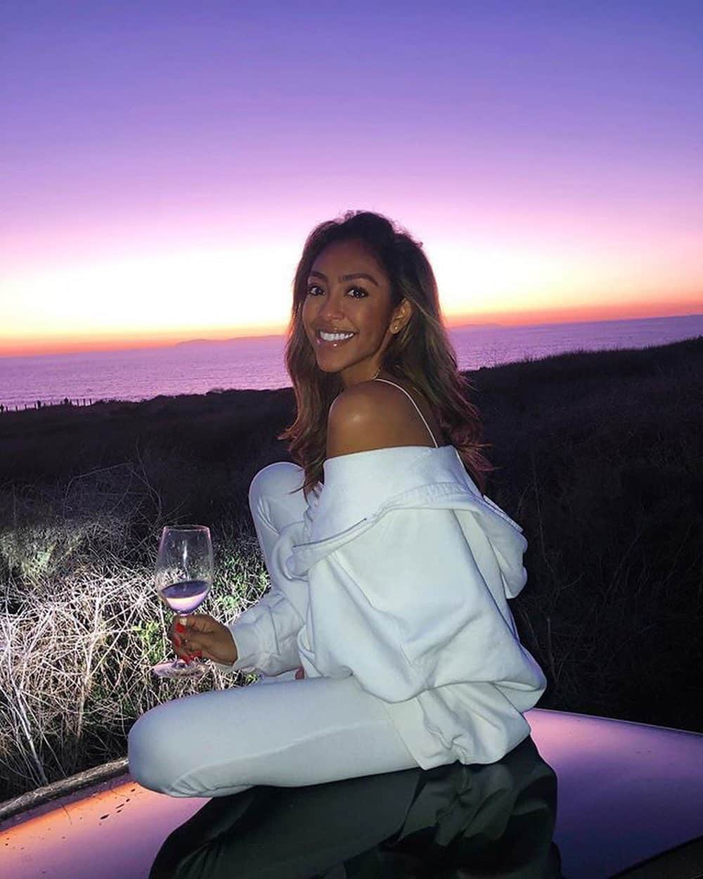 E! Onlineさんのインスタグラム写真 - (E! OnlineInstagram)「Tayshia Adams is #TheBachelorette, we really can't wait. We hope she finds love and has an awkward 2:1 date. She's stunning, she's smart, she knows how to pose. We just wonder who will receive her final rose? (📷: Instagram)」8月4日 23時31分 - enews